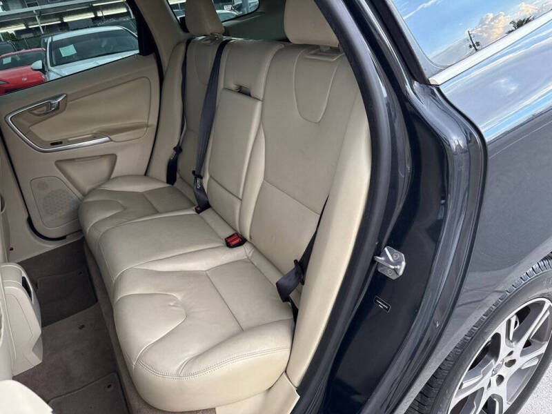 2015 Volvo XC60 T6 Drive-E Premier Plus