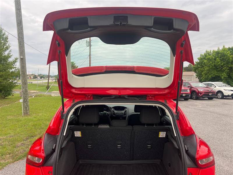 Red 2016 Ford Focus SE SE 4dr Hatchback 24