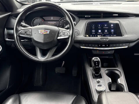 2023 Cadillac XT4 Premium Luxury