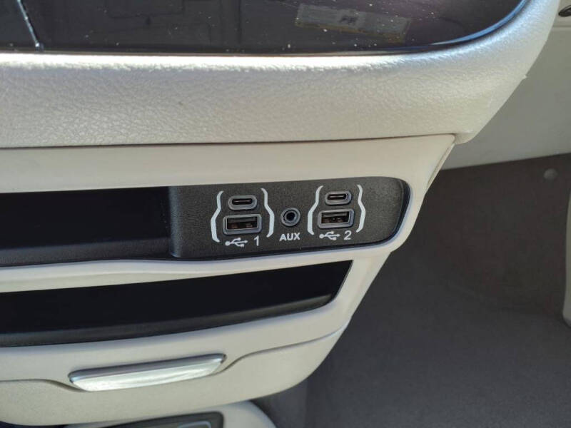 2021 Chrysler Voyager LXi