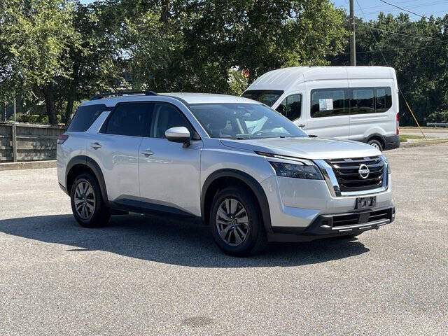 2024 Nissan Pathfinder SV