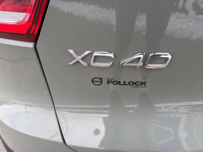 2025 Volvo XC40 B5 Plus Bright Theme