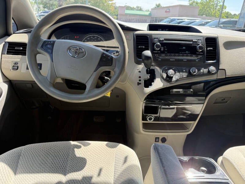 2012 Toyota Sienna LE 8-Passenger