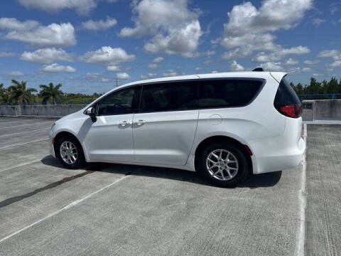 2023 Chrysler Voyager LX