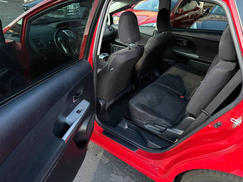 2015 Toyota Prius v Three