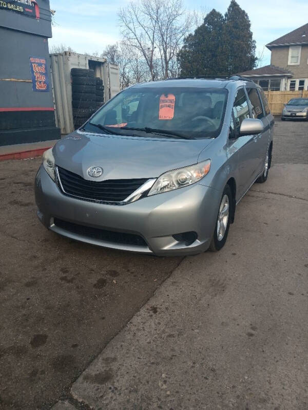 2011 Toyota Sienna LE 7-Passenger Auto Access Seat
