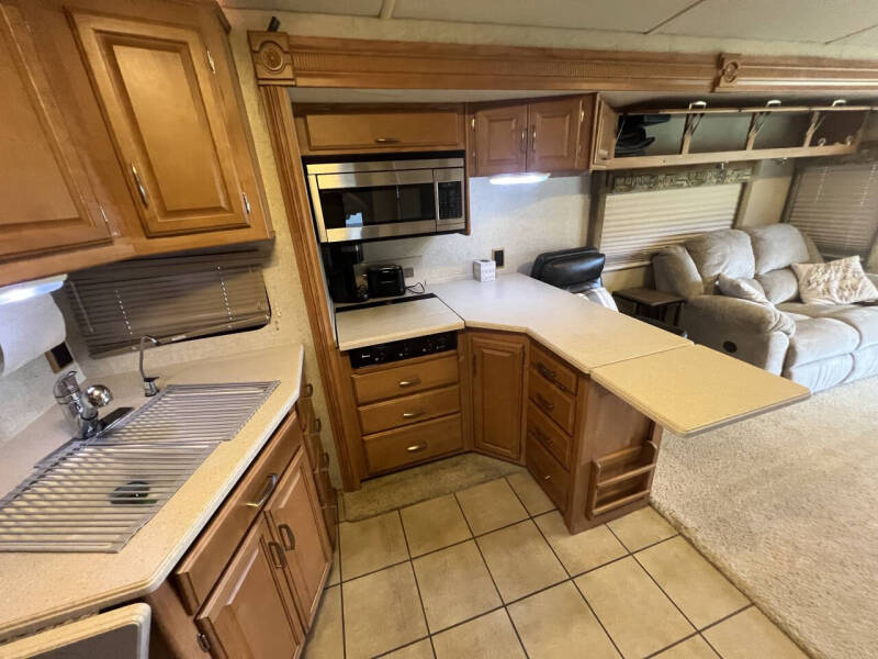 2007 Winnebago Adventurer