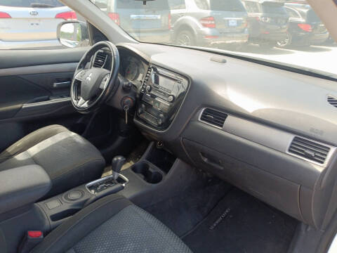 2016 Mitsubishi Outlander ES