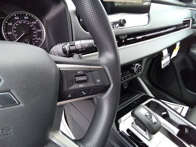 2026 Mitsubishi Outlander ES