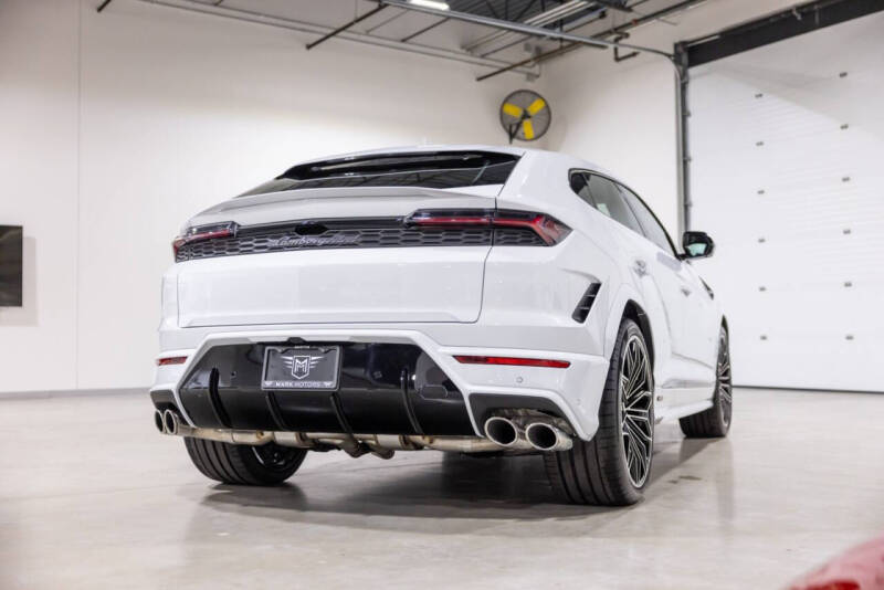 2025 Lamborghini Urus SE