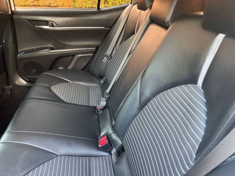 2020 Toyota Camry SE