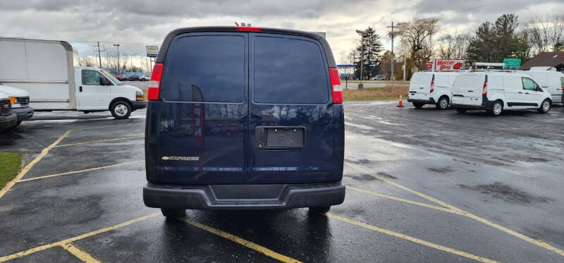 2017 Chevrolet Express Cargo Work Van photo 8