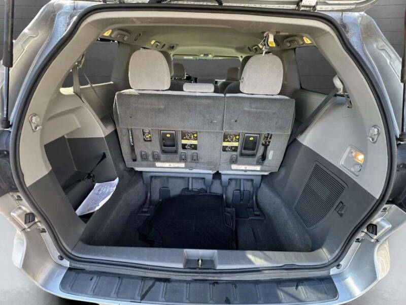 2015 Toyota Sienna LE 8-Passenger