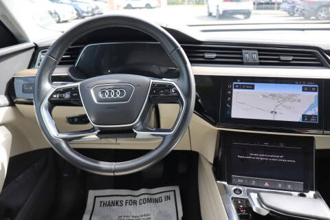 2022 Audi e-tron quattro Premium