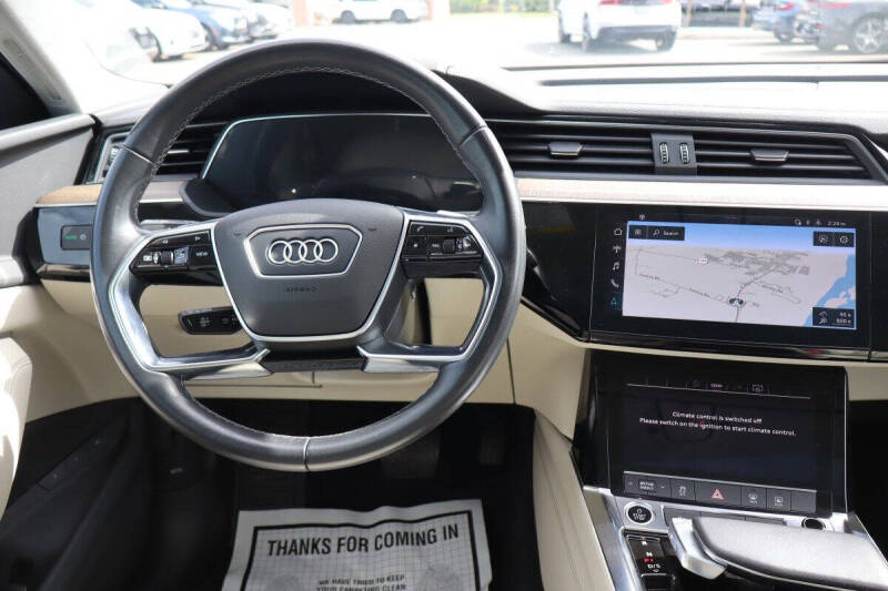 2022 Audi e-tron quattro Premium