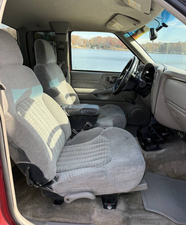 2002 Chevrolet S-10 LS