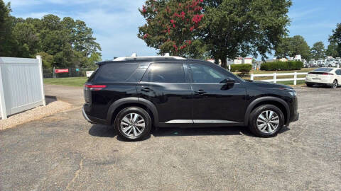2022 Nissan Pathfinder SL
