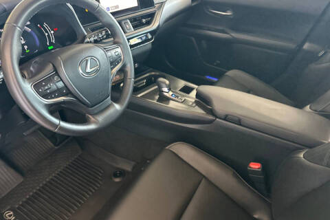 2025 Lexus UX 300h