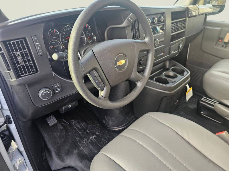 2025 Chevrolet Express 2500