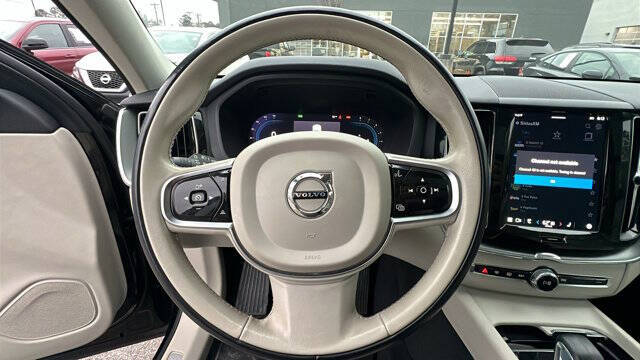 2024 Volvo XC60 B5 Core Dark Theme