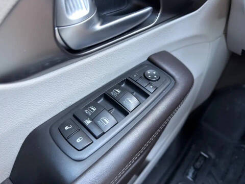 2017 Chrysler Pacifica Touring-L Plus