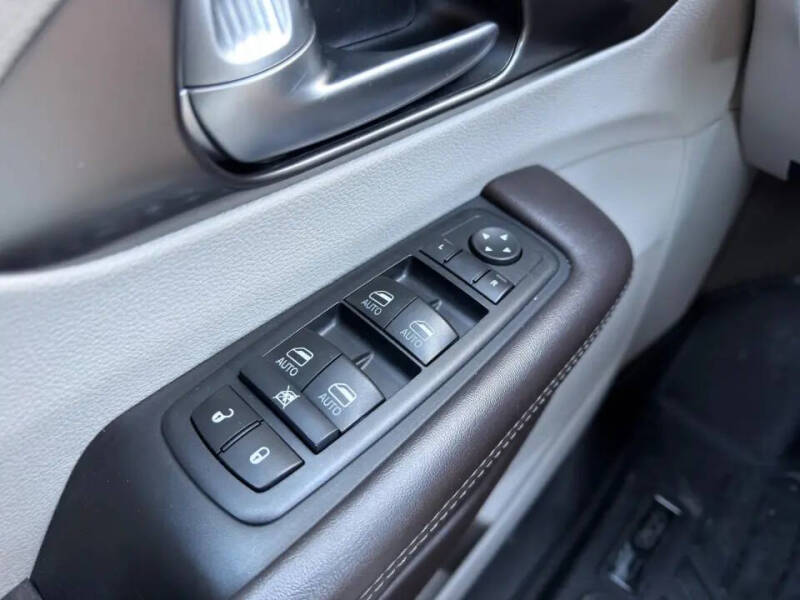 2017 Chrysler Pacifica Touring-L Plus