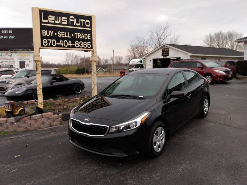 2018 Kia Forte for sale at LEWIS AUTO in Mountain Home AR