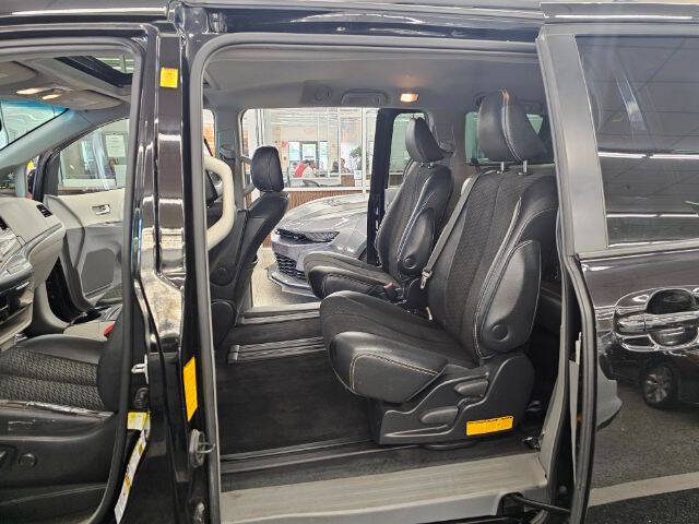 2012 Toyota Sienna SE 8-Passenger