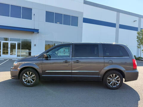 2015 Chrysler Town and Country S