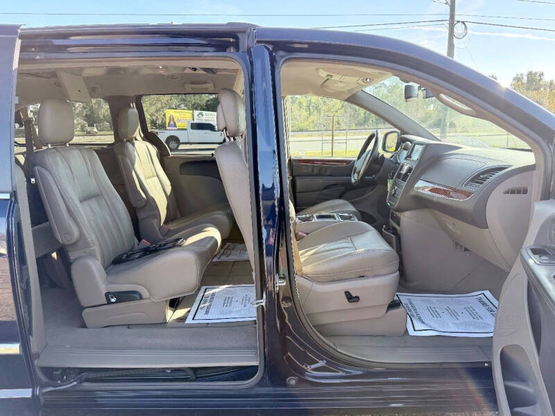 2015 Chrysler Town and Country Touring-L