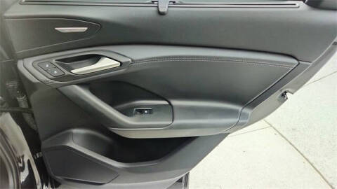 2025 Audi Q6 e-tron quattro Premium Plus