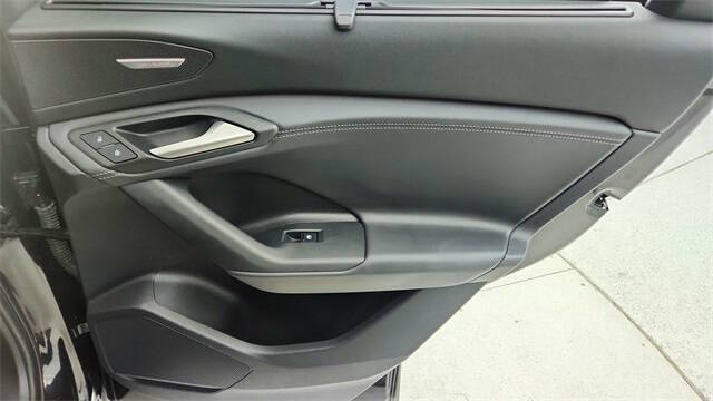 2025 Audi Q6 e-tron quattro Premium Plus