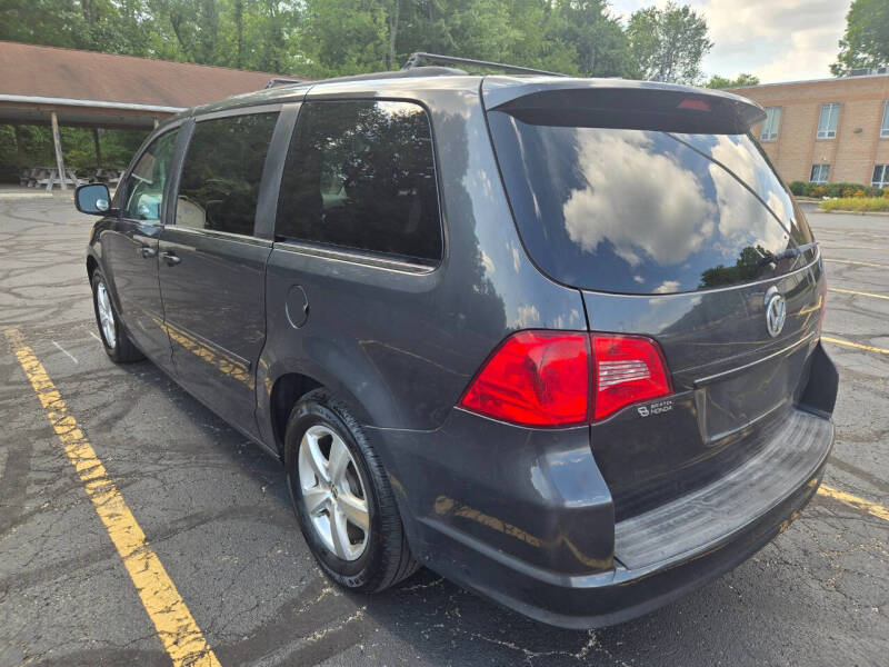 2011 Volkswagen Routan SEL
