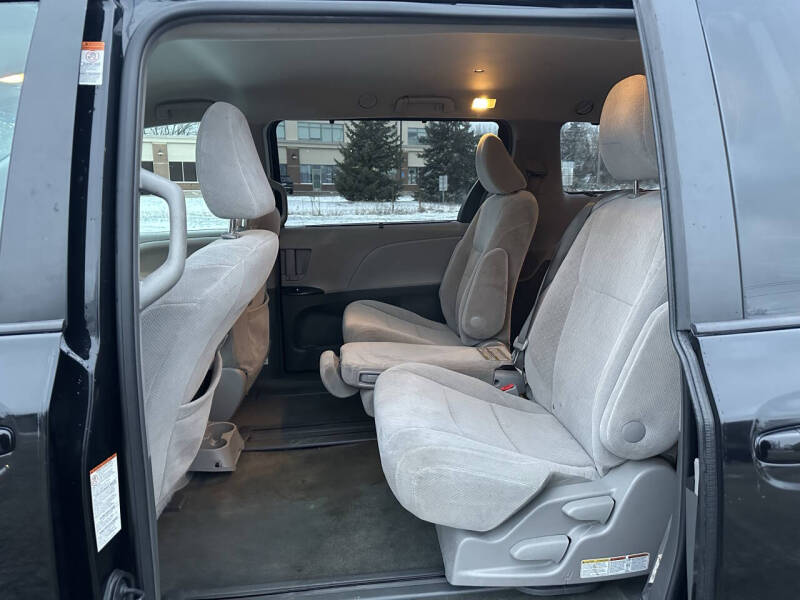 2017 Toyota Sienna LE 8-Passenger