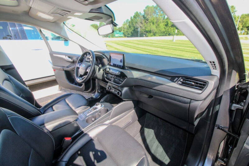 2022 Ford Escape Titanium