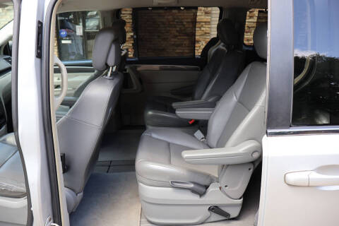 2010 Volkswagen Routan SE