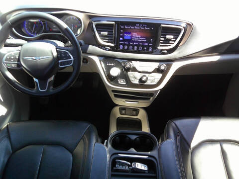 2017 Chrysler Pacifica Touring-L