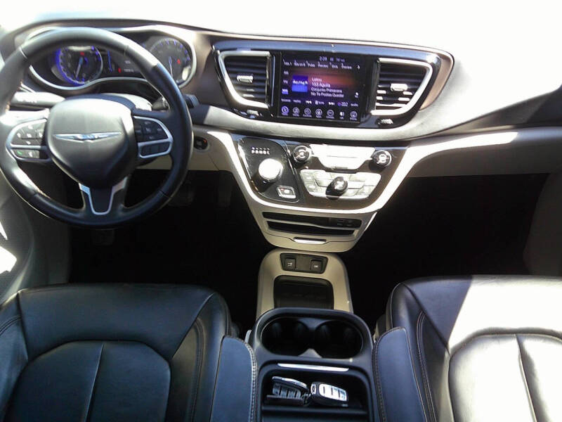2017 Chrysler Pacifica Touring-L