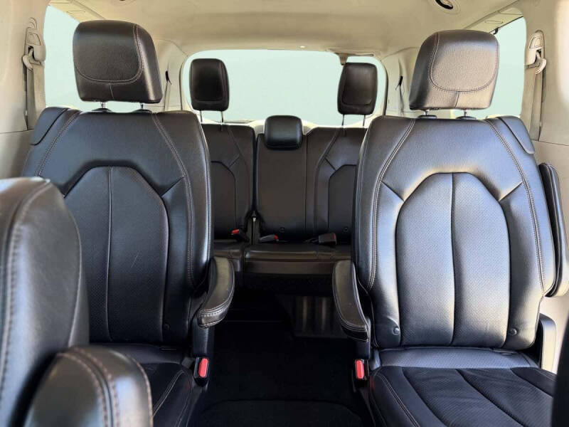 2020 Chrysler Pacifica Touring L