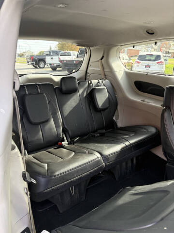 2017 Chrysler Pacifica Touring-L Plus