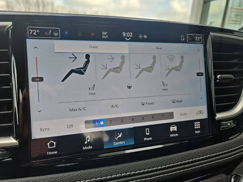 2026 Chrysler Pacifica Select