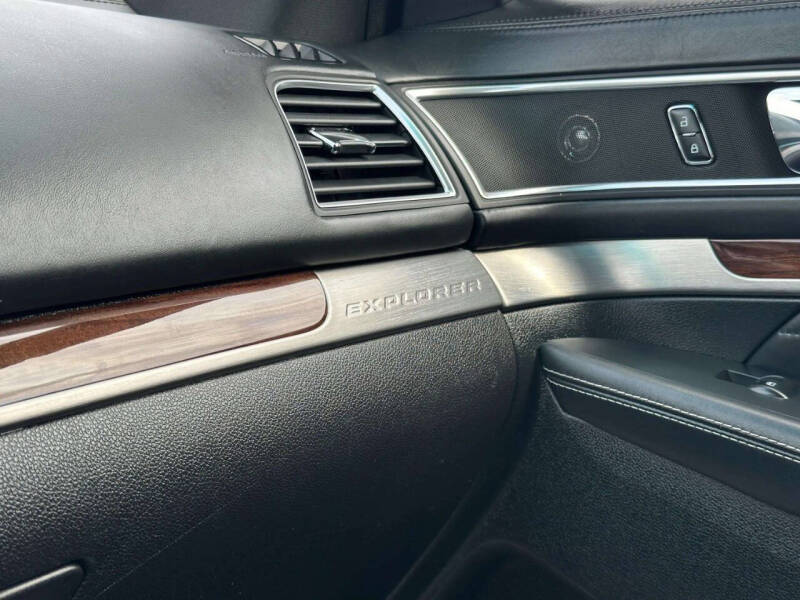 2017 Ford Explorer Platinum