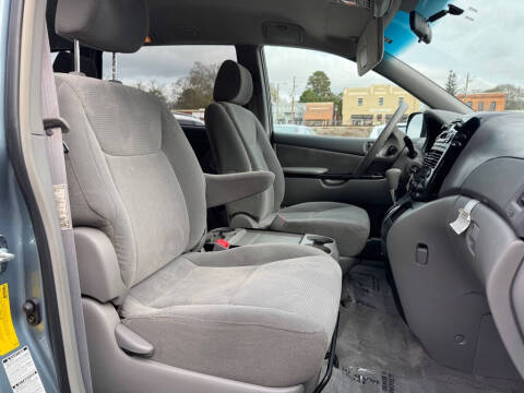 2005 Toyota Sienna LE 7 Passenger