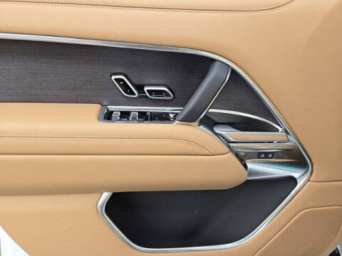 2025 Land Rover Range Rover P400 SE LWB