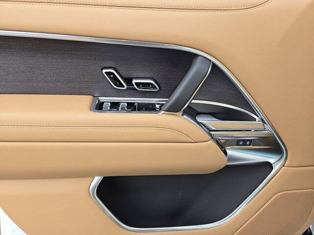 2025 Land Rover Range Rover P400 SE LWB