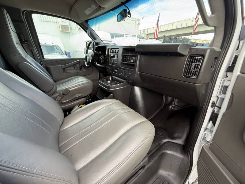 2022 GMC Savana 2500