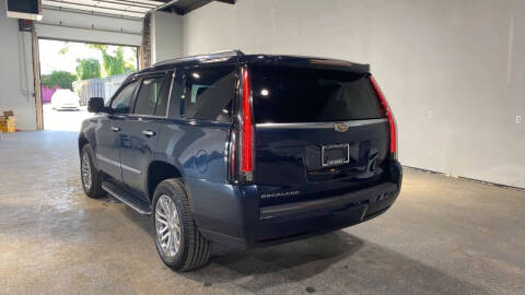 2018 Cadillac Escalade Standard