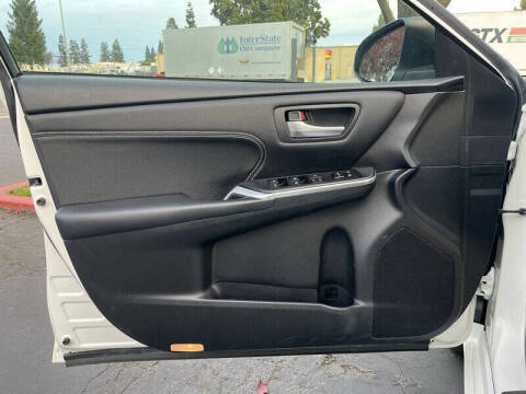 2017 Toyota Camry Hybrid XLE