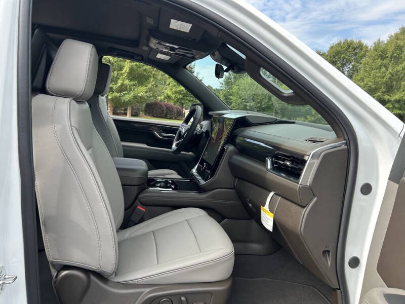 2025 GMC Yukon Elevation