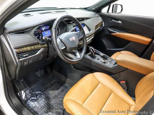 2022 Cadillac XT4 Premium Luxury